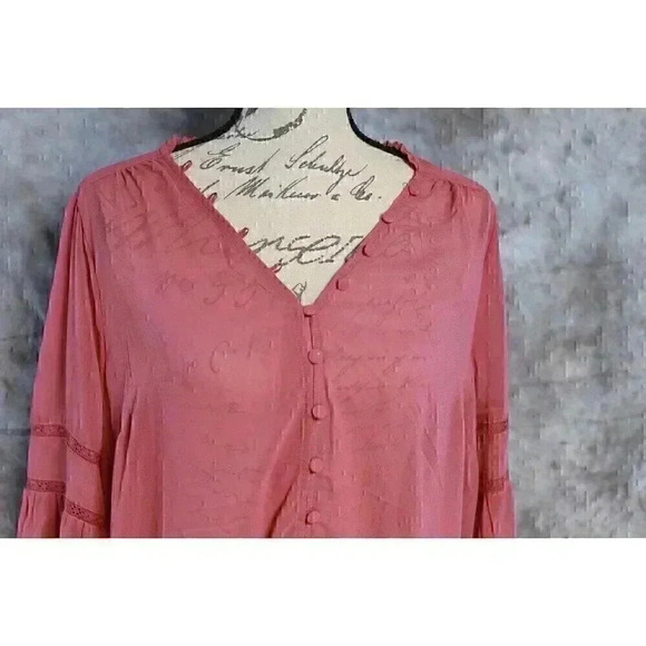 Torrid size 2 button down blouse long sleeve embroirded scalloped hem elastic cu - Picture 2 of 15